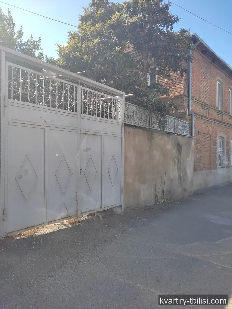 იყიდება 7 ოთახიანი სახლი ავლაბარში, 230 მ² — 190 000 USD | Tbilisi Homes