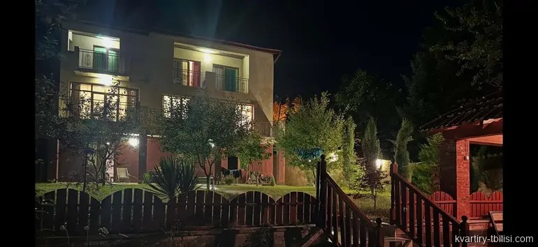 9-bedroom apartment