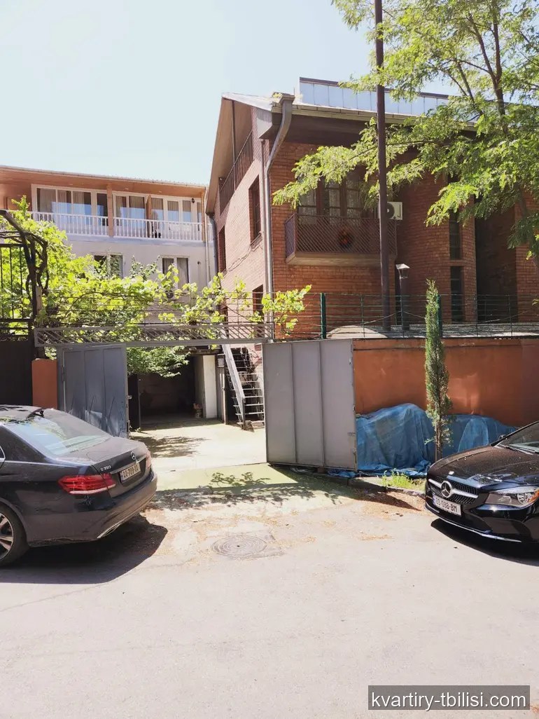 11-комнатный дом в Чугурети — 700 000 USD | Tbilisi Homes
