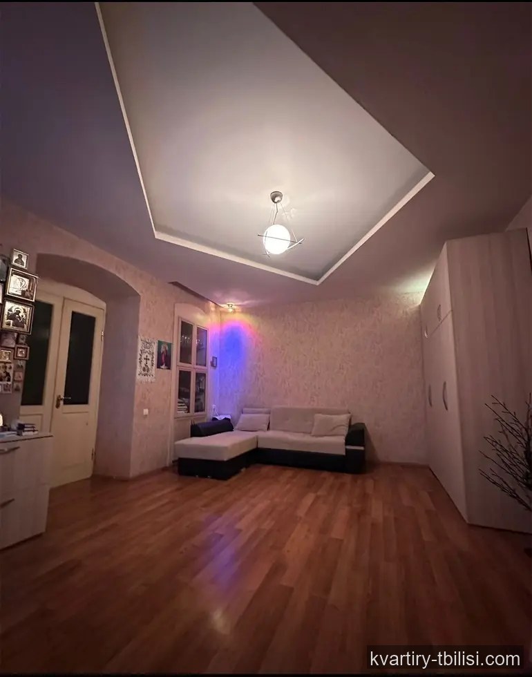 იყიდება 3 ოთახიანი სახლი ჩუღურეთში, 80 მ² — 110 000 USD | Tbilisi Homes
