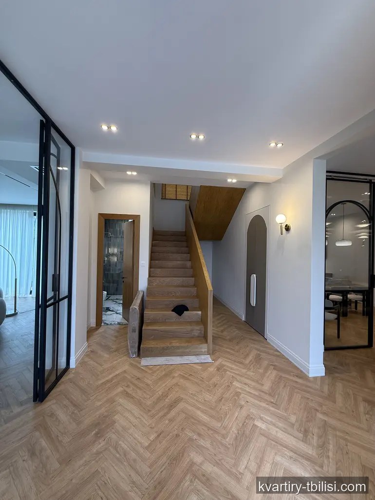 ქირავდება 8 ოთახიანი სახლი თბილისში, 500 მ² — 10 000 USD/თვეში | Tbilisi Homes