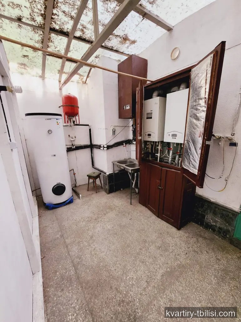 11-комнатный дом в Чугурети — 2 000 USD/мес | Tbilisi Homes