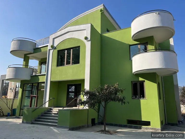 11-bedroom apartment
