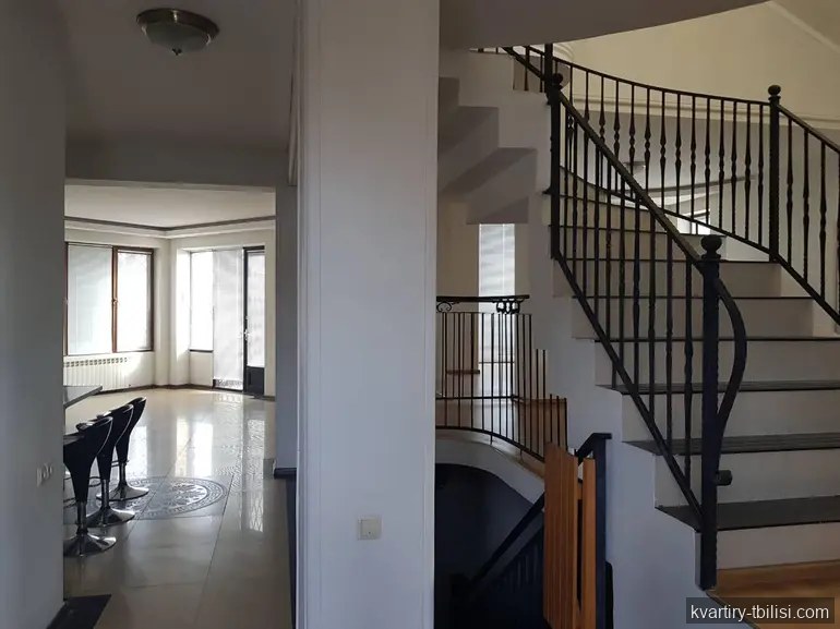 11-bedroom House for rent in Digomi 1-9, Tbilisi, 1000 sqm — 2 500 USD/month | Tbilisi Homes