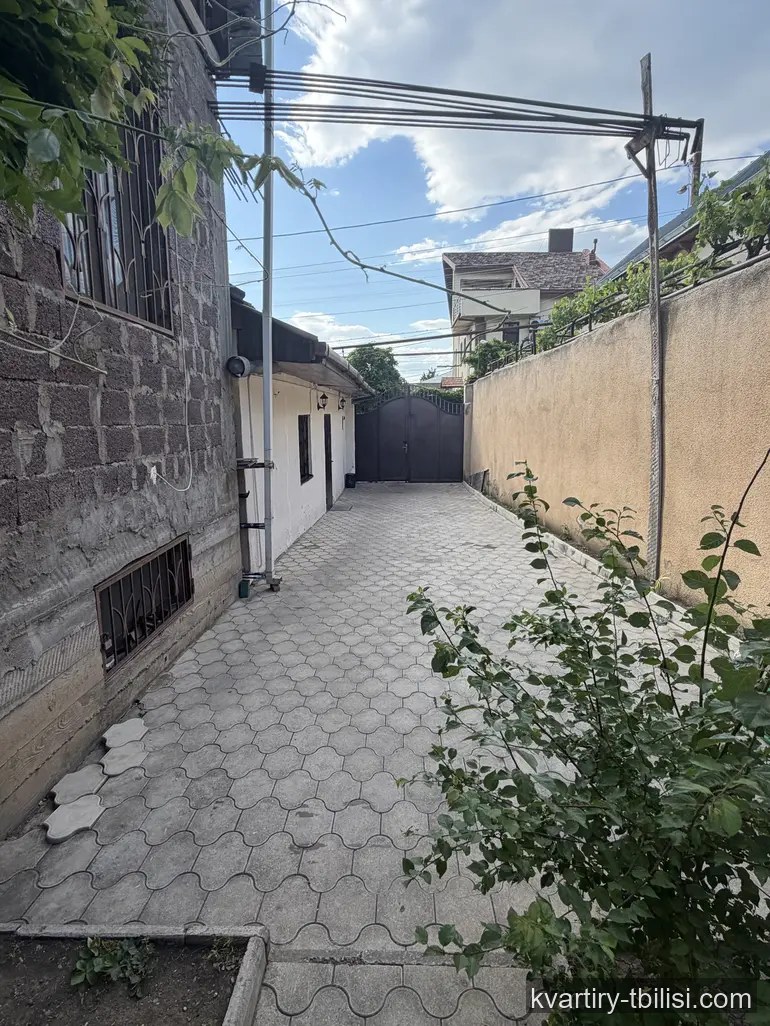 ქირავდება 3 ოთახიანი სახლი ელიაზე, 240 მ² — 650 USD/თვეში | Tbilisi Homes