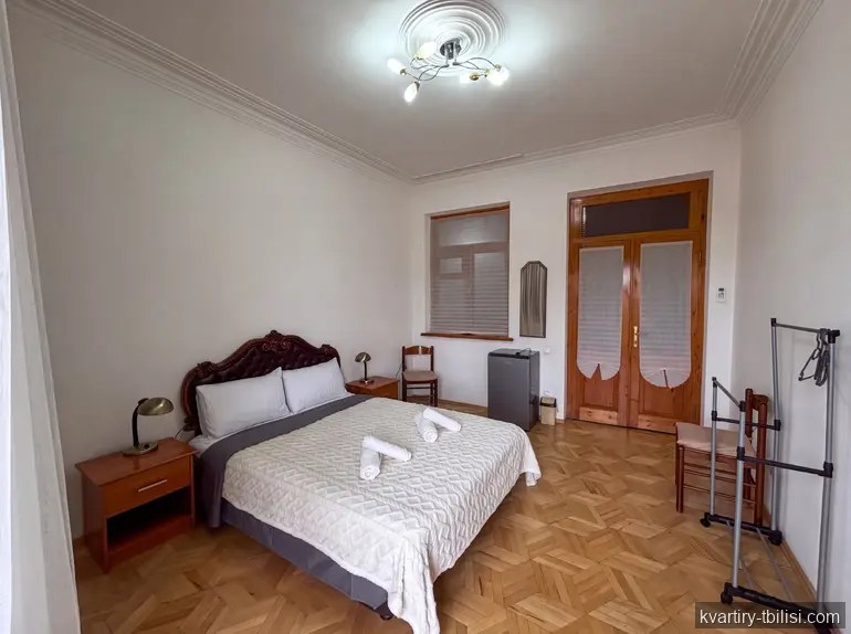 ქირავდება 7 ოთახიანი სახლი ელიაზე, 250 მ² — 3 000 USD/თვეში | Tbilisi Homes