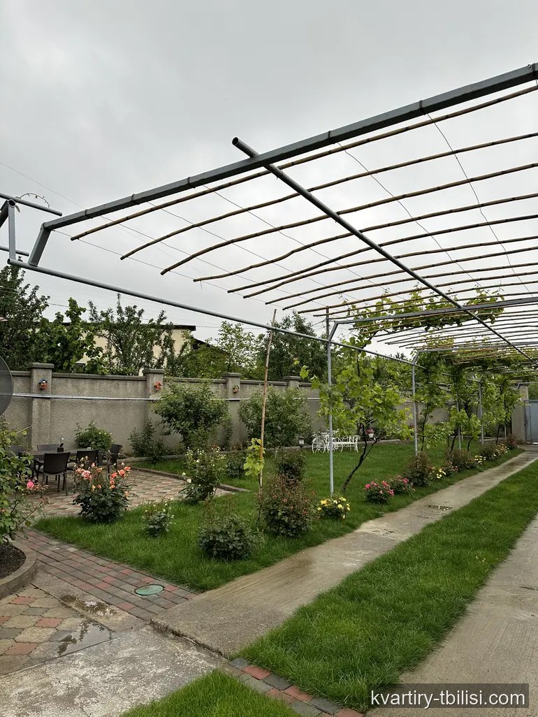 ქირავდება 4 ოთახიანი სახლი ისანში, 110 მ² — 550 USD/თვეში | Tbilisi Homes