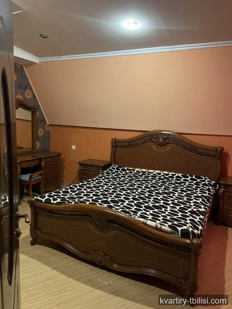 ქირავდება 7 ოთახიანი სახლი ისანში, 190 მ² — 1 700 USD/თვეში | Tbilisi Homes