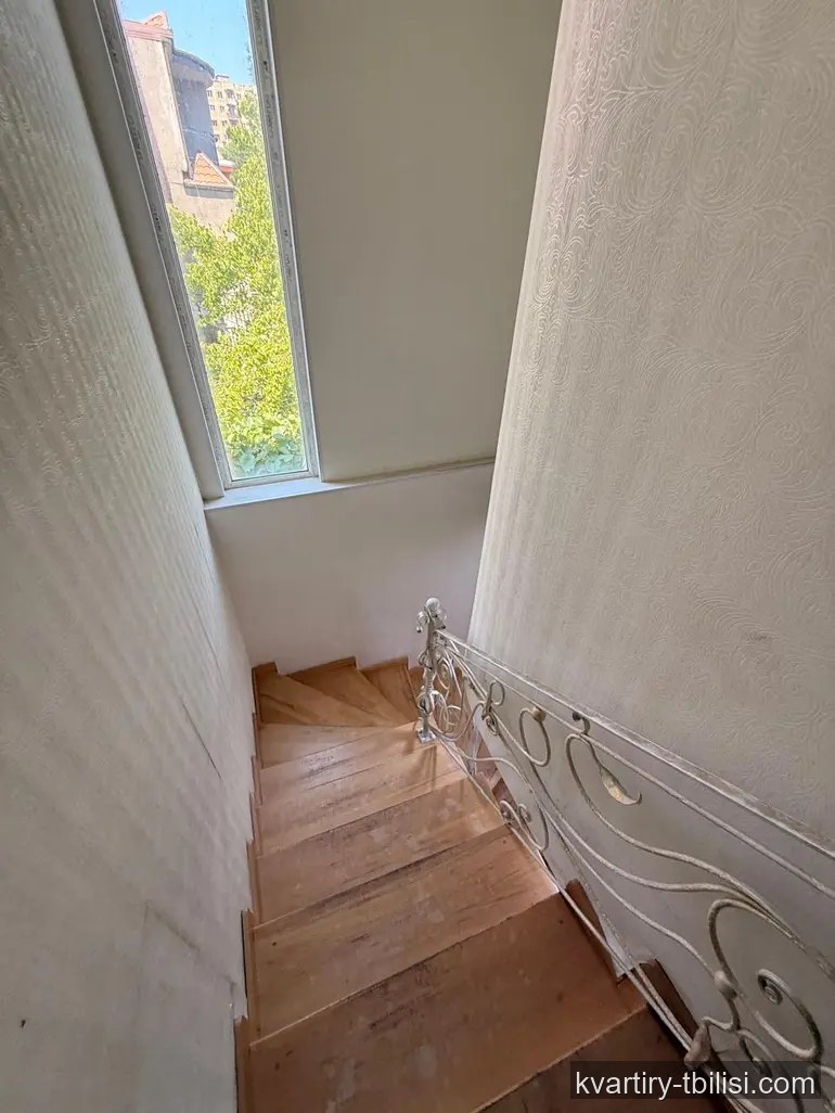 8-комнатный дом в Исани — 2 300 USD/мес | Tbilisi Homes