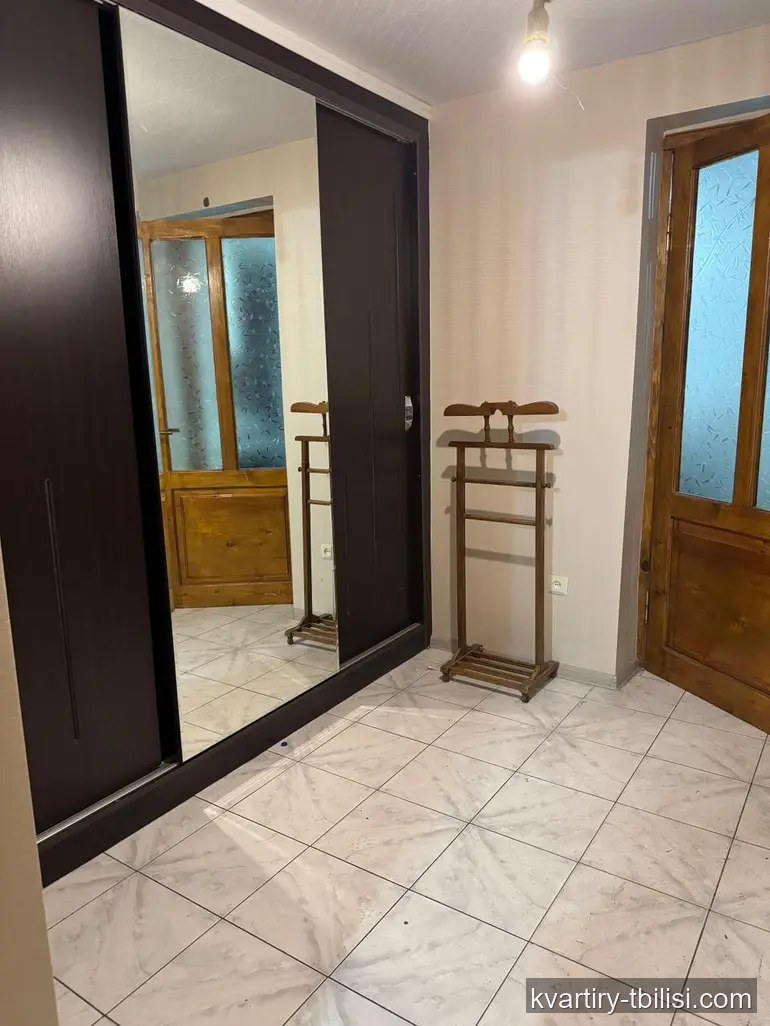 ქირავდება 8 ოთახიანი სახლი ისანში, 120 მ² — 850 USD/თვეში | Tbilisi Homes
