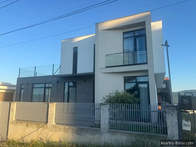 10-bedroom apartment