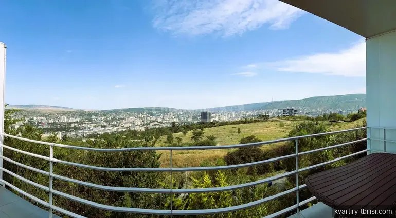 ქირავდება 5 ოთახიანი სახლი ლისზე, 180 მ² — 3 300 USD/თვეში | Tbilisi Homes