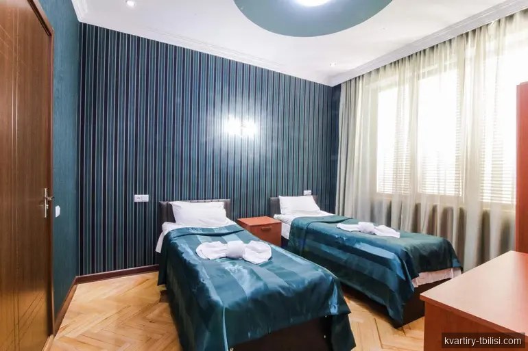 ქირავდება 11 ოთახიანი სახლი ლოტკინზე, 360 მ² — 2 500 USD/თვეში | Tbilisi Homes