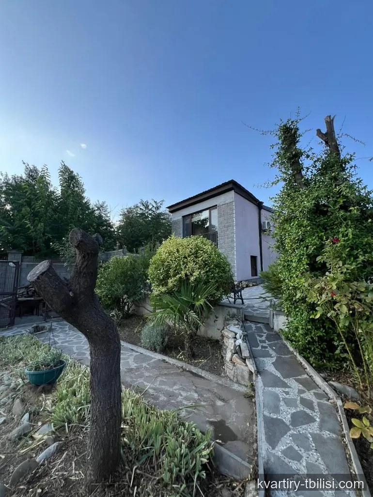 7-bedroom House for rent in Lotkini, Tbilisi, 250 sqm — 1 300 USD/month | Tbilisi Homes
