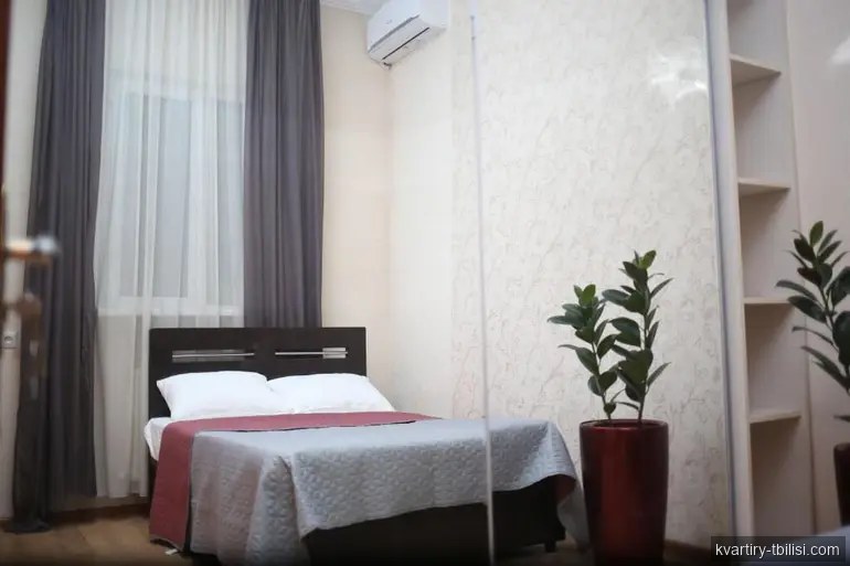 5-комнатный дом на Мтацминде — 1 200 USD/мес | Tbilisi Homes