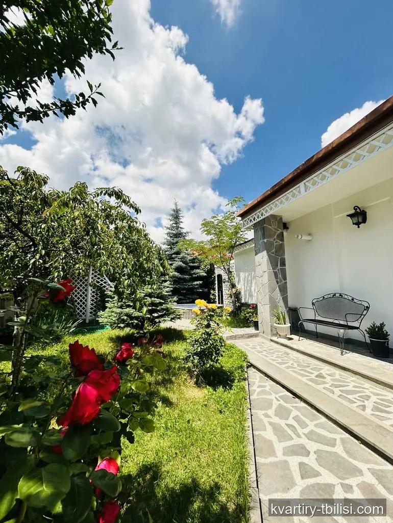 7-комнатный дом на Мтацминде — 2 300 USD/мес | Tbilisi Homes