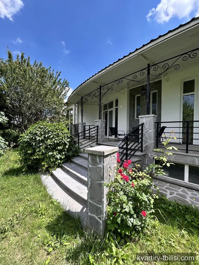 7-bedroom House for rent in Mtatsminda, Tbilisi, 180 sqm — 2 500 USD/month | Tbilisi Homes