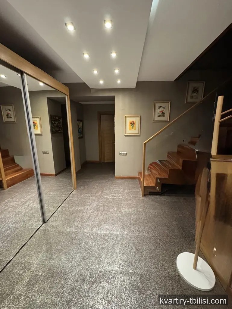 7-комнатный дом на Мтацминде — 2 900 USD/мес | Tbilisi Homes