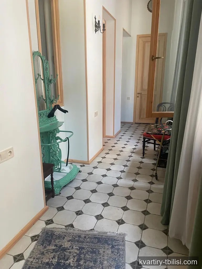 7-комнатный дом на Мтацминде — 2 000 USD/мес | Tbilisi Homes