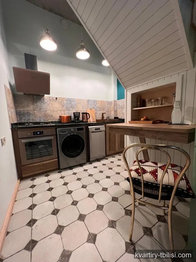 7-комнатный дом на Мтацминде — 2 000 USD/мес | Tbilisi Homes
