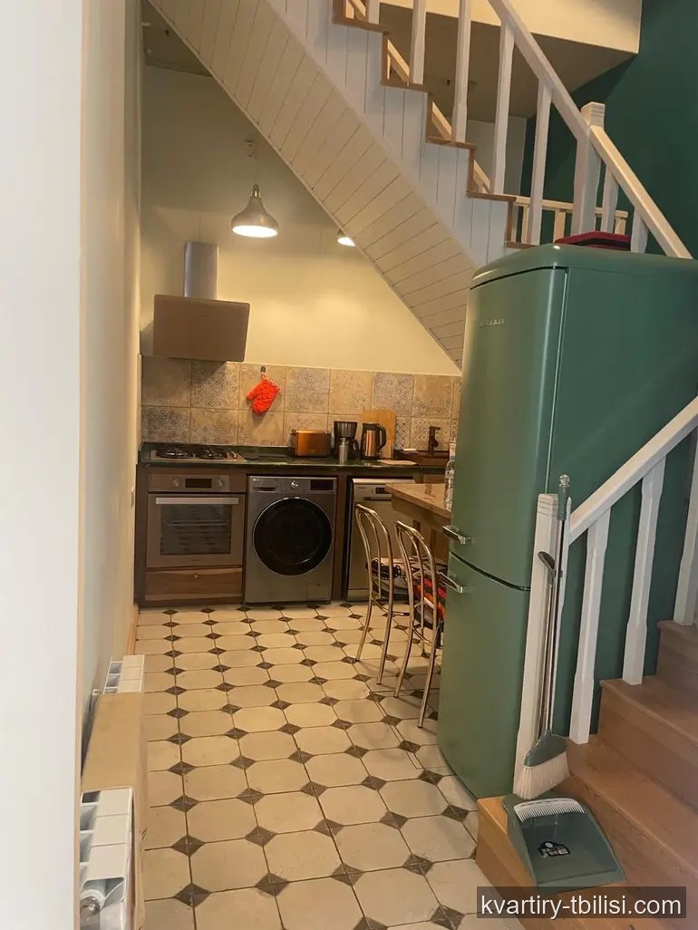 7-комнатный дом на Мтацминде — 2 000 USD/мес | Tbilisi Homes