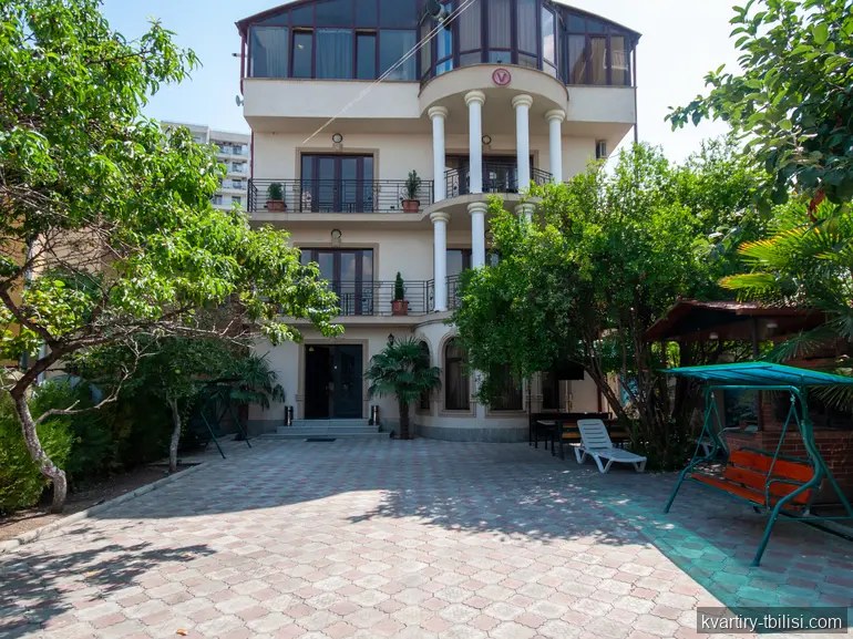 11-bedroom House for rent in Ortachala, Tbilisi, 650 sqm — 8 000 USD/month | Tbilisi Homes