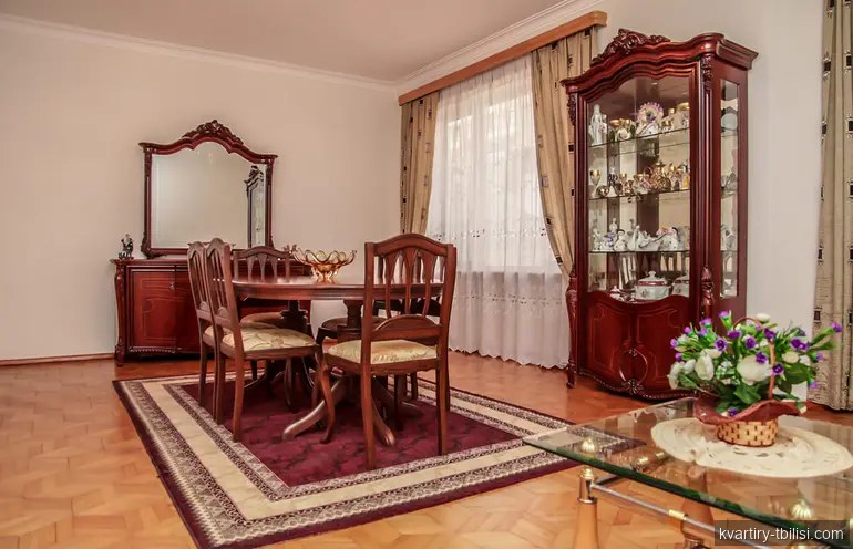 10-bedroom House for rent in Saburtalo, Tbilisi, 300 sqm — 1 800 USD/month | Tbilisi Homes