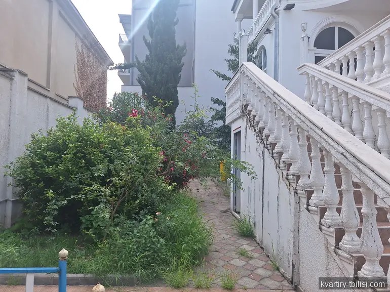 11-комнатный дом на Сабуртало — 2 800 USD/мес | Tbilisi Homes