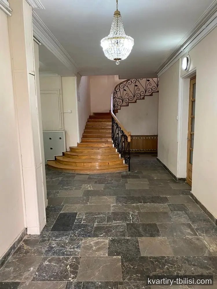 11-комнатный дом на Сабуртало — 4 000 USD/мес | Tbilisi Homes