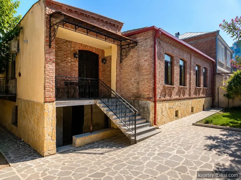 8-комнатный дом на Сабуртало — 2 300 USD/мес | Tbilisi Homes