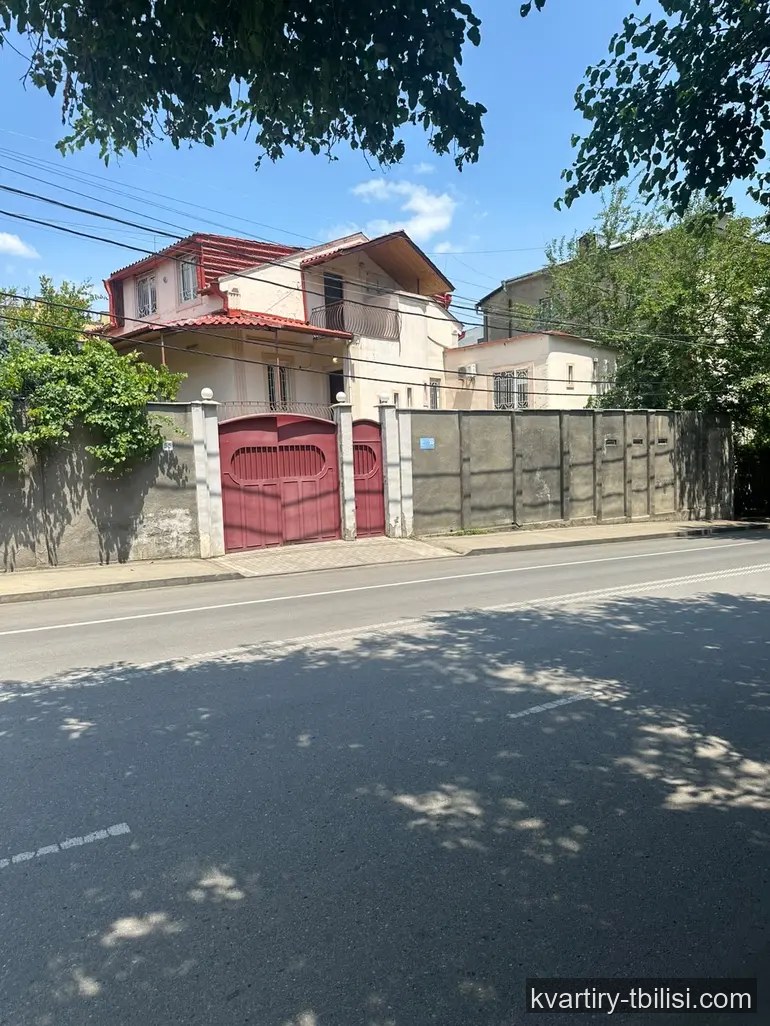 8-комнатный дом на Сабуртало — 3 500 USD/мес | Tbilisi Homes