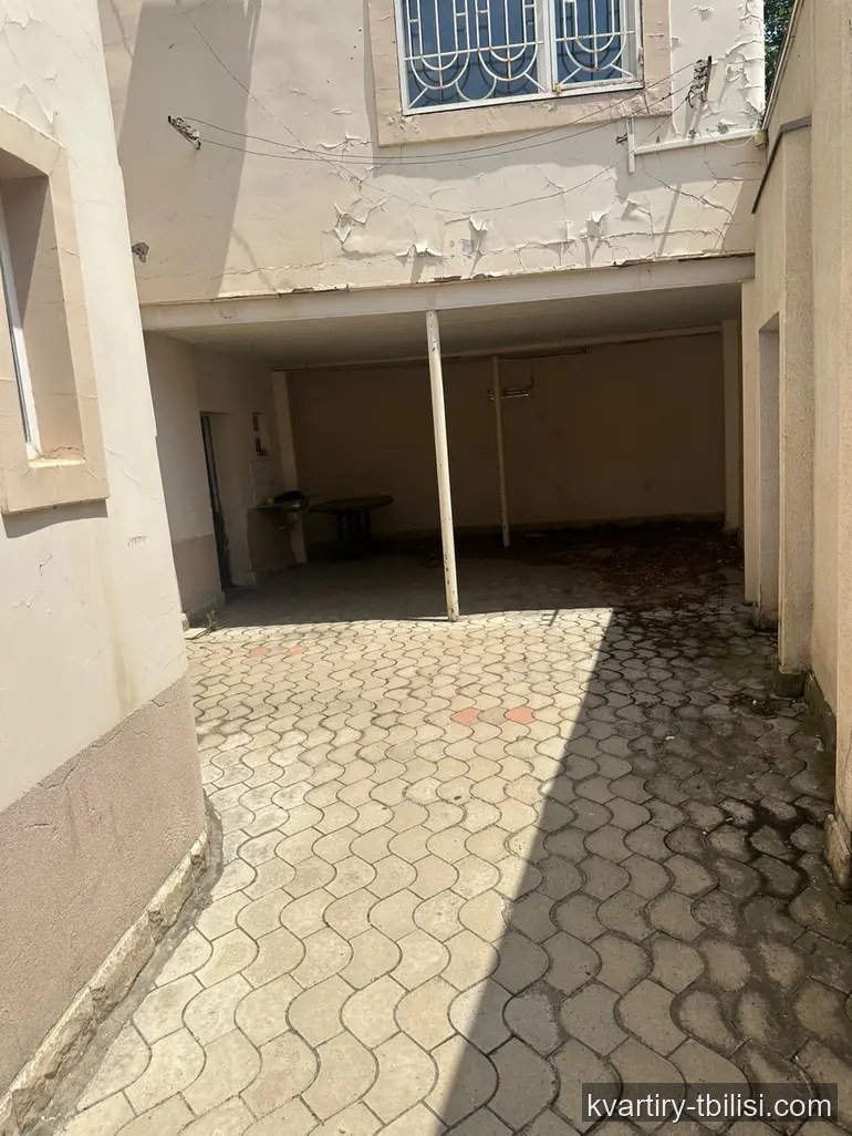 8-комнатный дом на Сабуртало — 3 500 USD/мес | Tbilisi Homes