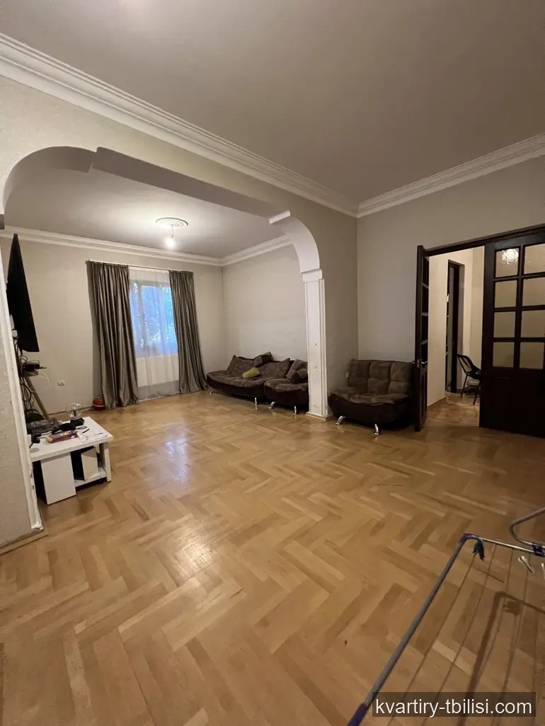 ქირავდება 8 ოთახიანი სახლი სანზონაში, 310 მ² — 1 800 USD/თვეში | Tbilisi Homes