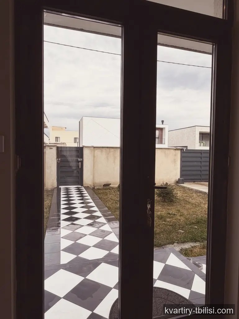 ქირავდება 8 ოთახიანი სახლი თბილისში, 330 მ² — 3 200 USD/თვეში | Tbilisi Homes