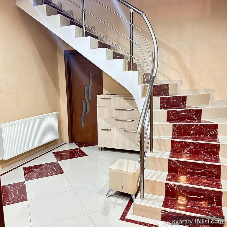 ქირავდება 10 ოთახიანი სახლი თემქაზე, 280 მ² — 3 000 USD/თვეში | Tbilisi Homes