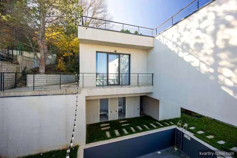 11-комнатный дом в Цкнети — 5 000 USD/мес | Tbilisi Homes