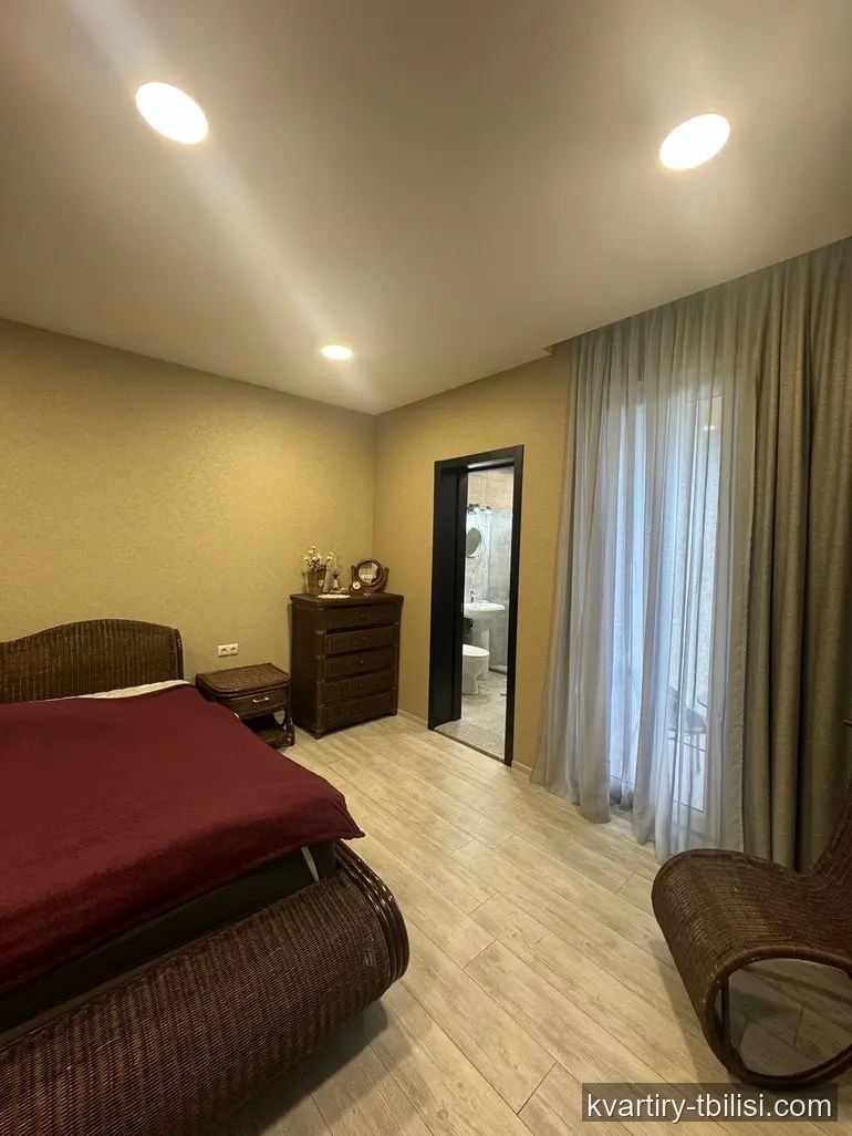 ქირავდება 8 ოთახიანი სახლი წყნეთში, 220 მ² — 1 400 USD/თვეში | Tbilisi Homes