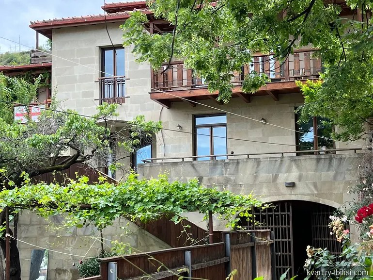 11-bedroom House for rent in Vake, Tbilisi, 900 sqm — 6 900 USD/month | Tbilisi Homes