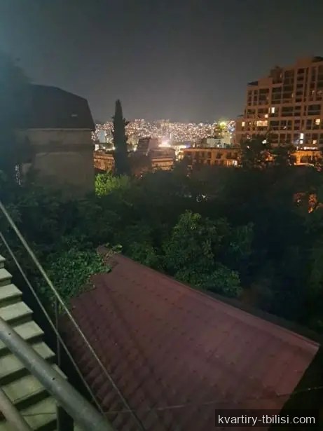 ქირავდება 3 ოთახიანი სახლი ვაკეში, 96 მ² — 800 USD/თვეში | Tbilisi Homes