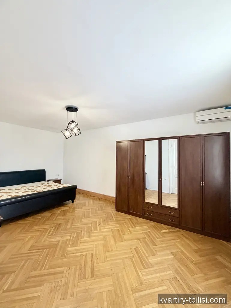 4-комнатный дом в Ваке — 1 000 USD/мес | Tbilisi Homes