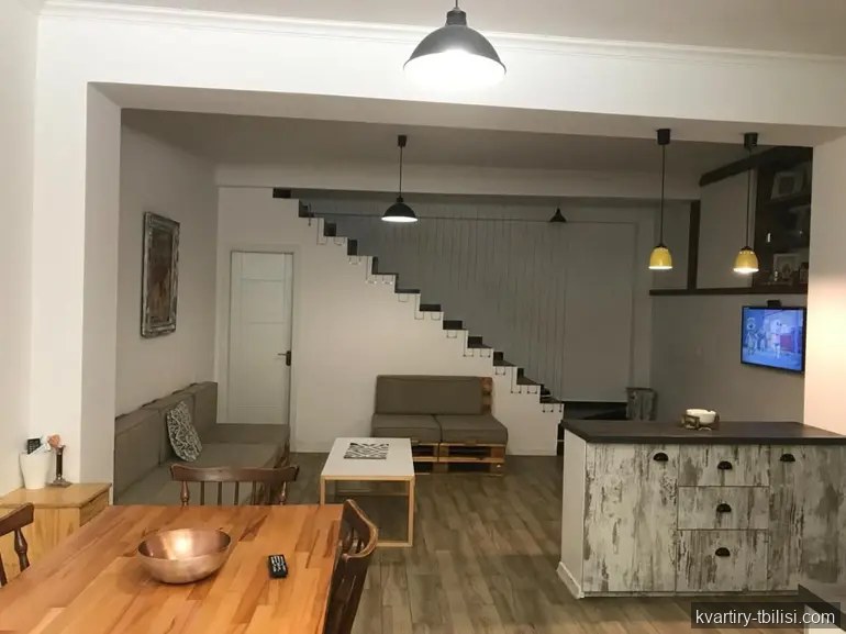 4-комнатный дом в Ваке — 1 100 USD/мес | Tbilisi Homes