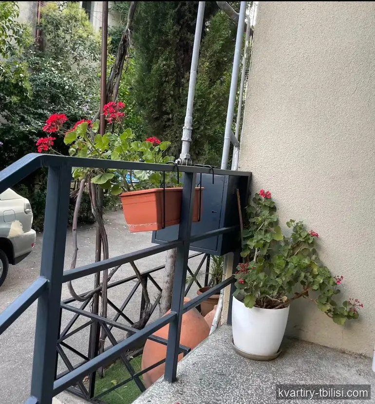 4-комнатный дом в Ваке — 1 100 USD/мес | Tbilisi Homes
