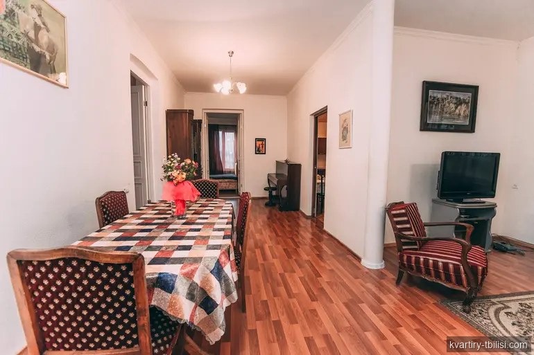 7-комнатный дом в Ваке — 1 200 USD/мес | Tbilisi Homes