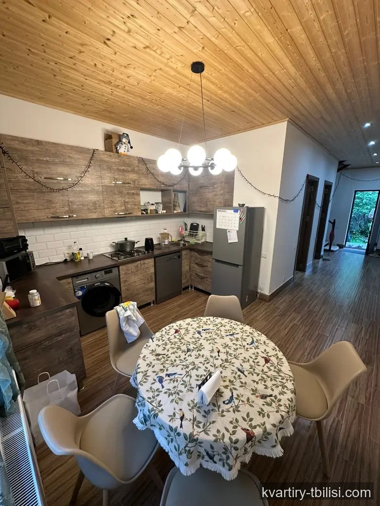 8-комнатный дом в Ваке — 2 200 USD/мес | Tbilisi Homes