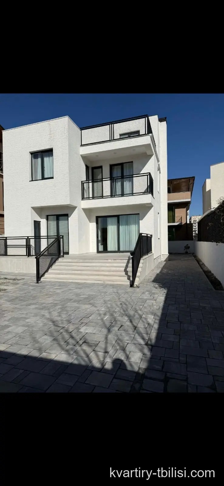 11-bedroom apartment