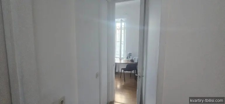 ქირავდება 4 ოთახიანი სახლი ვერაზე, 110 მ² — 2 000 USD/თვეში | Tbilisi Homes