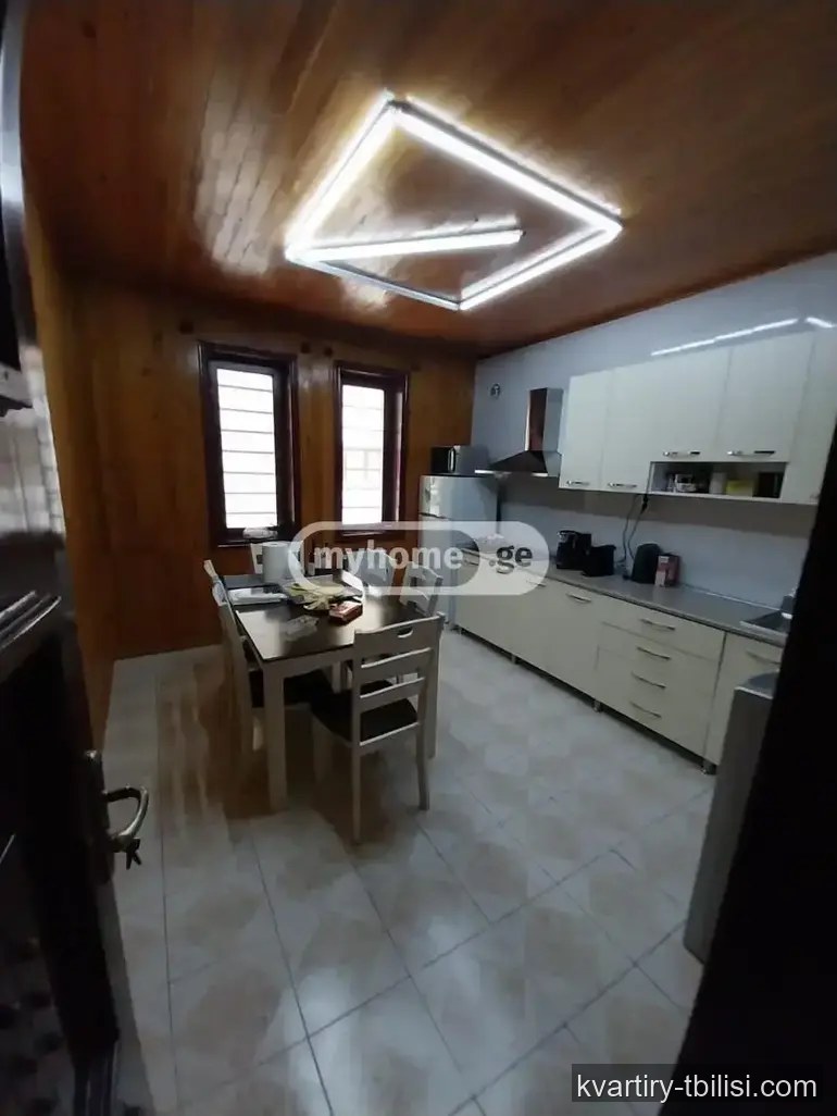 ქირავდება 5 ოთახიანი სახლი ვერაზე, 450 მ² — 1 800 USD/თვეში | Tbilisi Homes