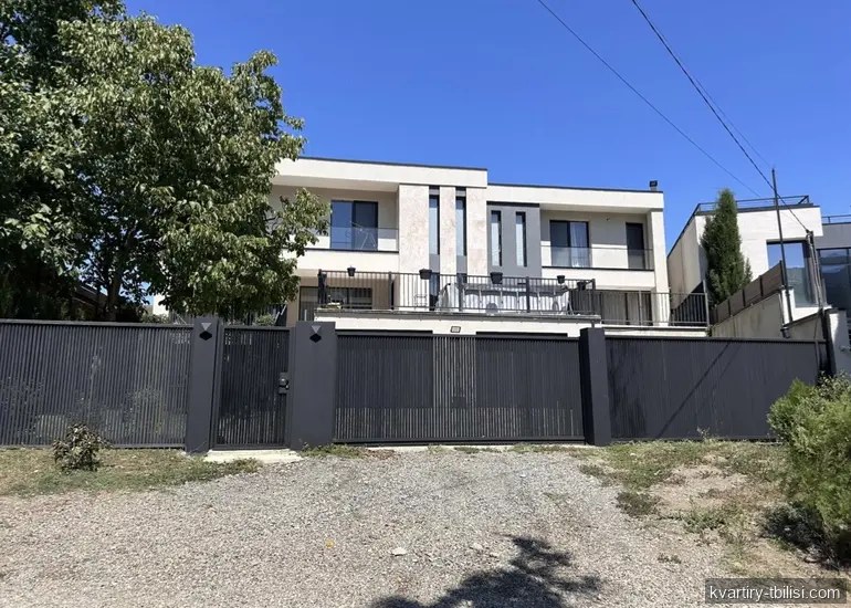 9-bedroom apartment