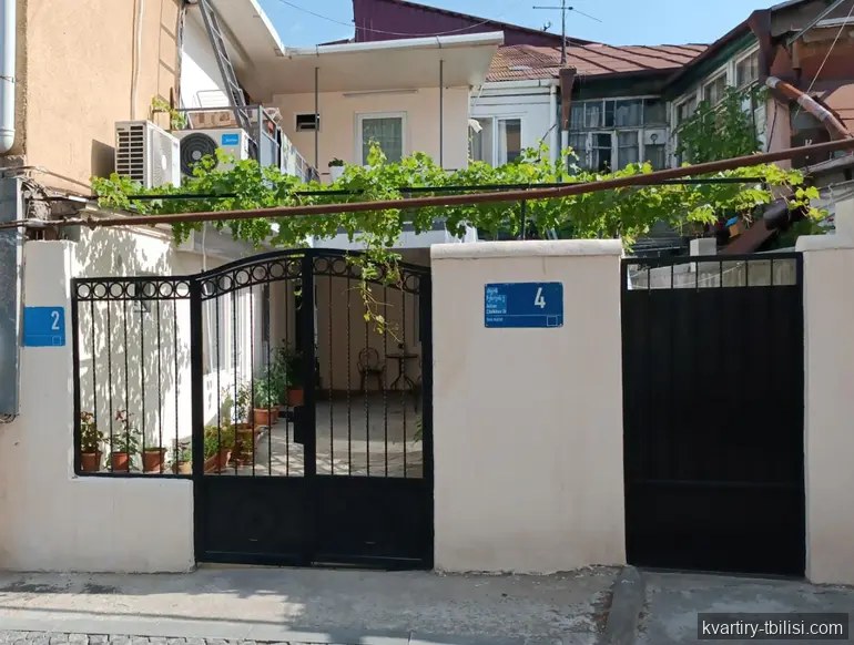 იყიდება 11 ოთახიანი სახლი ავლაბარში, 219 მ² — 570 000 USD | Tbilisi Homes