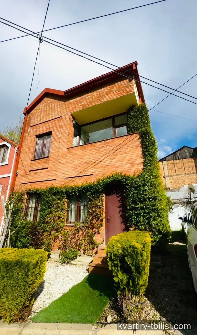 იყიდება 9 ოთახიანი სახლი ავლაბარში, 340 მ² — 300 000 USD | Tbilisi Homes